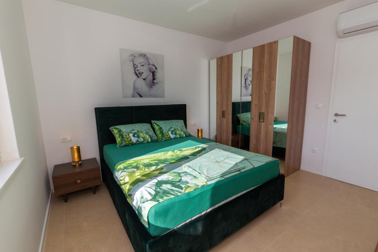 Apartman Smaragd Zivogosce Živogošće Exterior foto